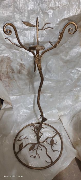 Старинная напольная подставка для цветов ( кашпо )