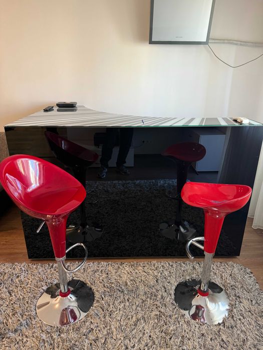 Bar living/sufragerie - din pal si sticla - alb cu negru + scaune bar