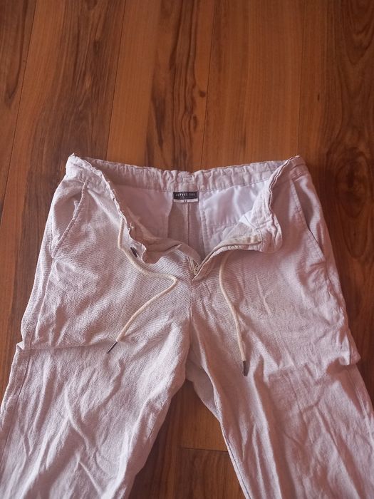 Vând pantaloni de în de culoare crem