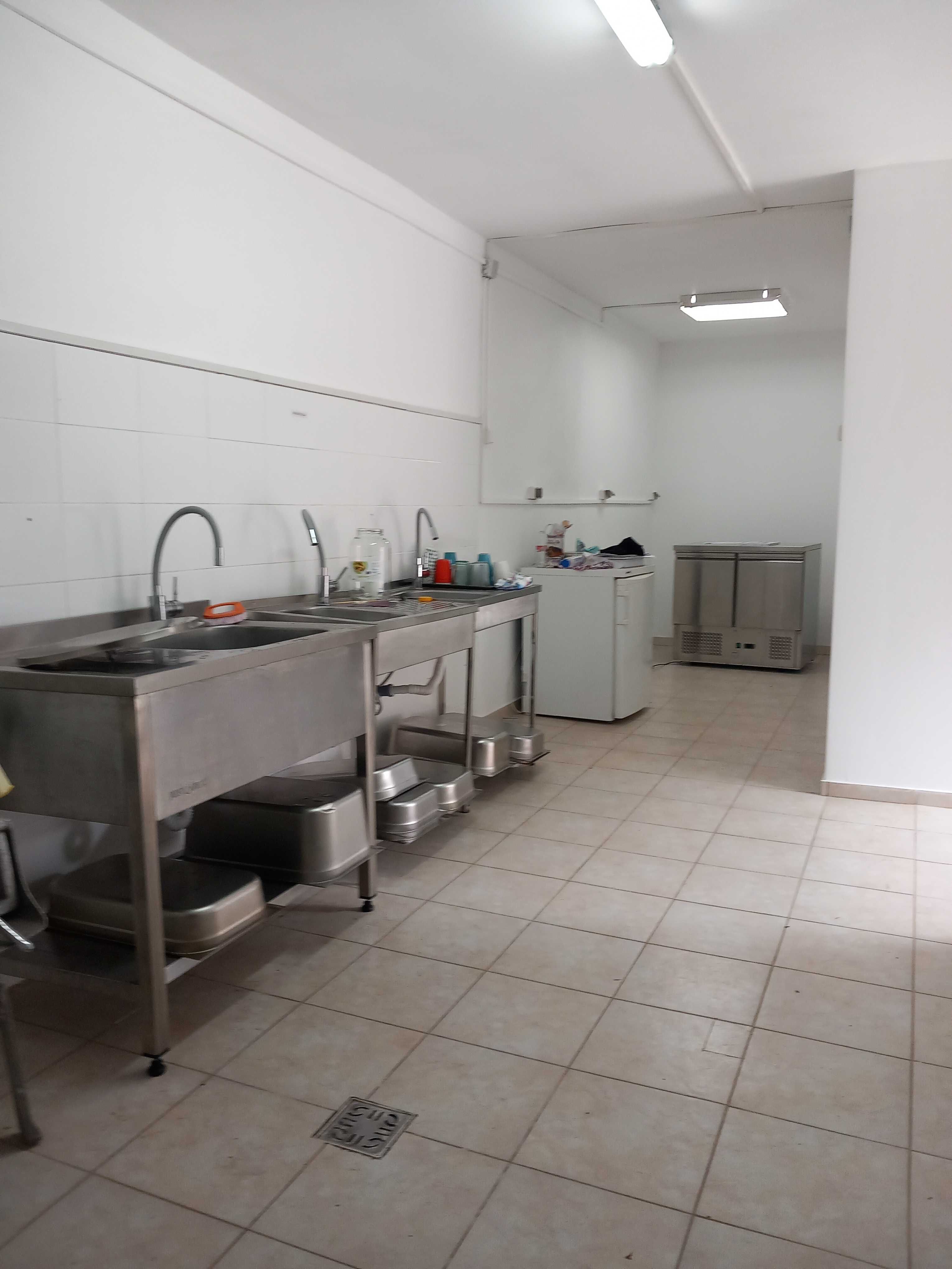 Inchiriez spatiu comercial 120 mp