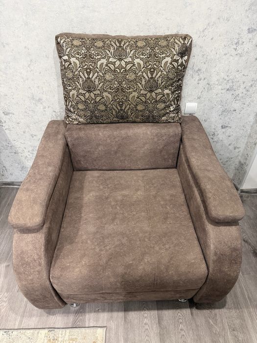 Продается диван с креслом