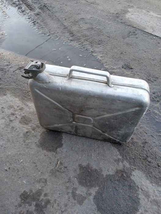 Продам канистра бу в отличном состоянии