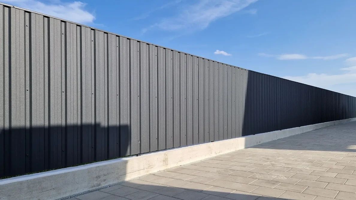 Construim garduri din tabla cutata, plasa bordurata,sipca metalica