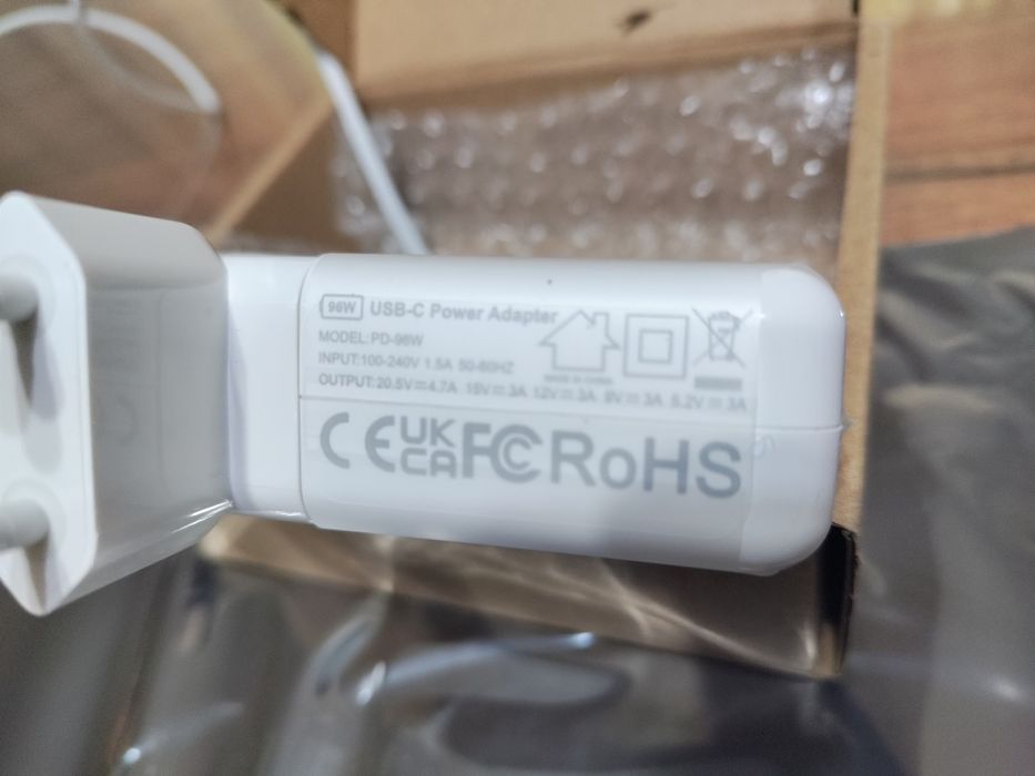 Продавам ново зарядно за MacBook -  96 W USB C MagSafe 3