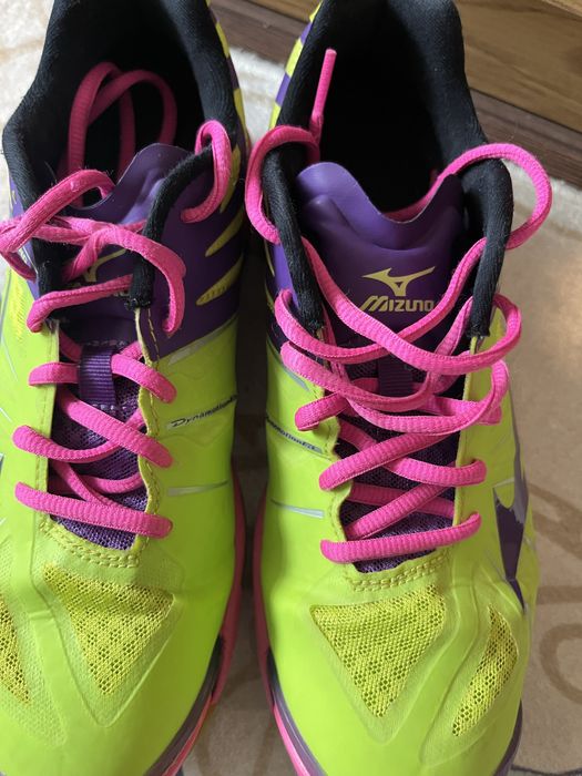 Mizuno - обувки за волейбол