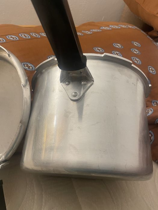 Стара руска тенджера под налягане