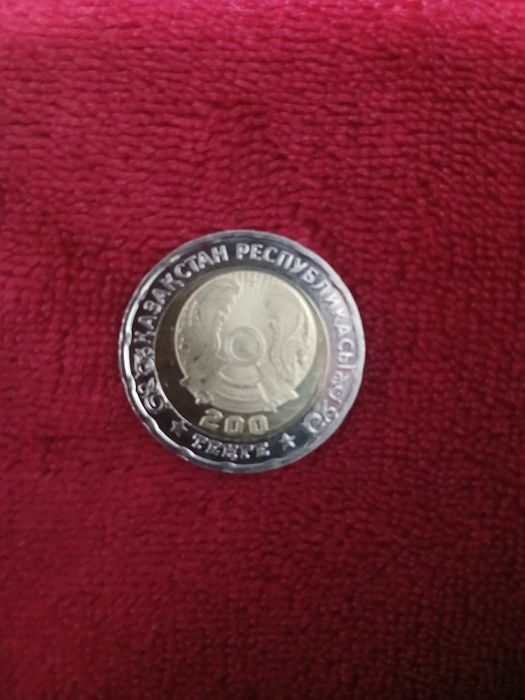 Продам монету 200 тенге.
