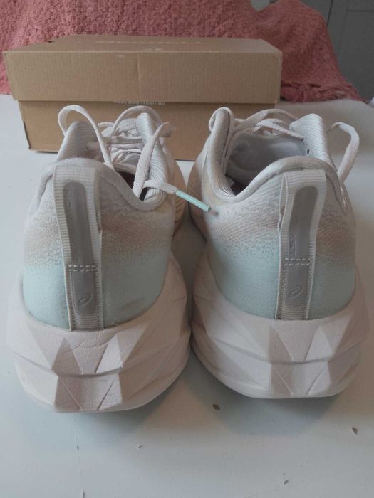 Маратонки Asics Novablast 4 W