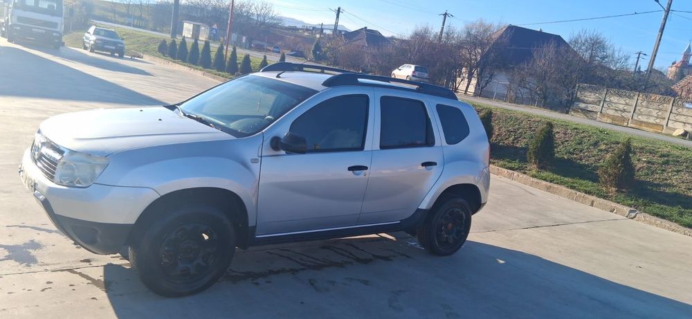 Vând Dacia Duster 4x2 2012