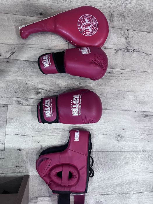 Продам боксерские перчатки шлем