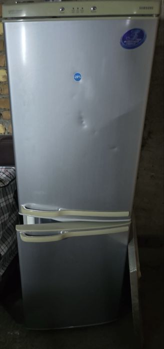 Холодильник Samsung