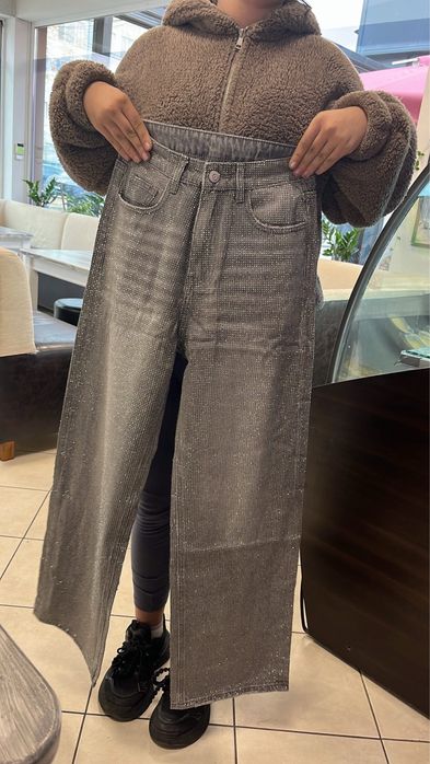 Дънки с камъни чисто нови