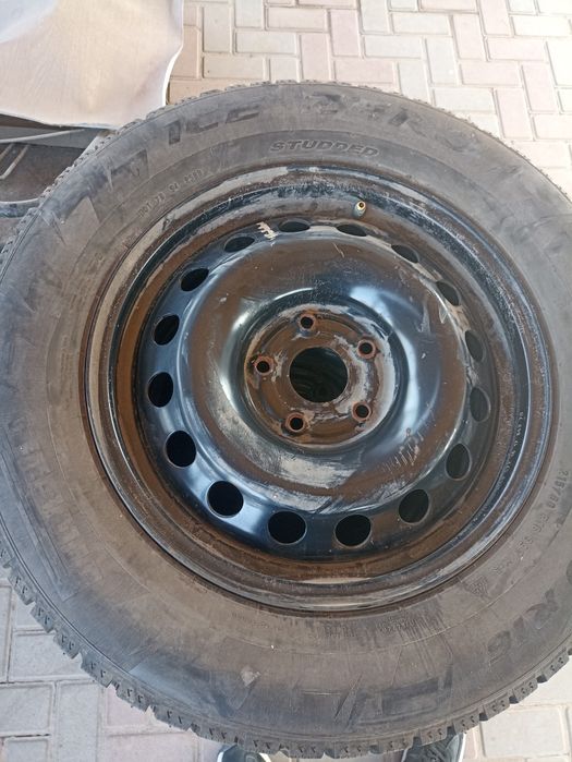 Продам комплект шин