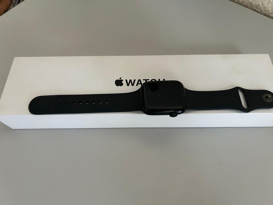 Продаются Смарт-часы Apple Watch SE 44 мм