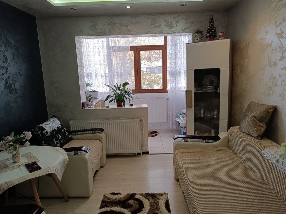 Vând apartament 2 camere Strada Școlilor Microhala