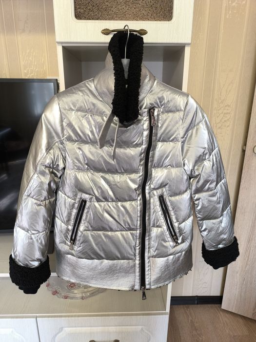 Продам куртку женскую