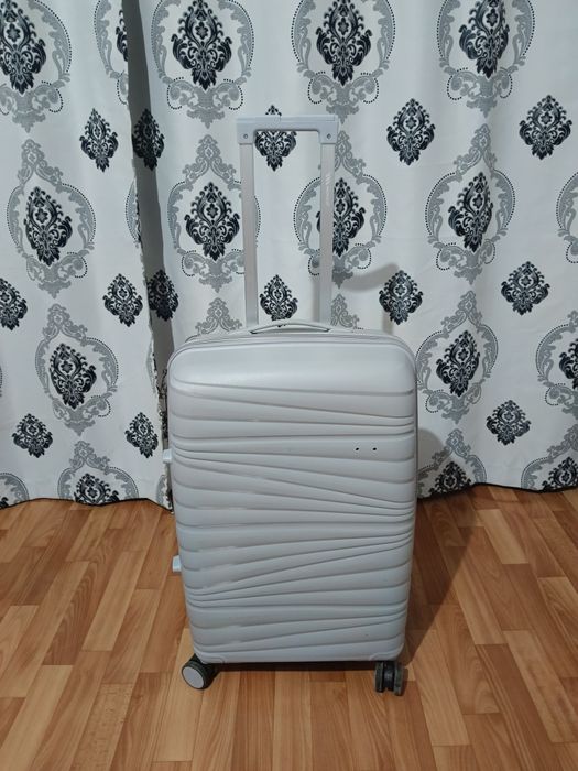 Чемодан 5000 тенге