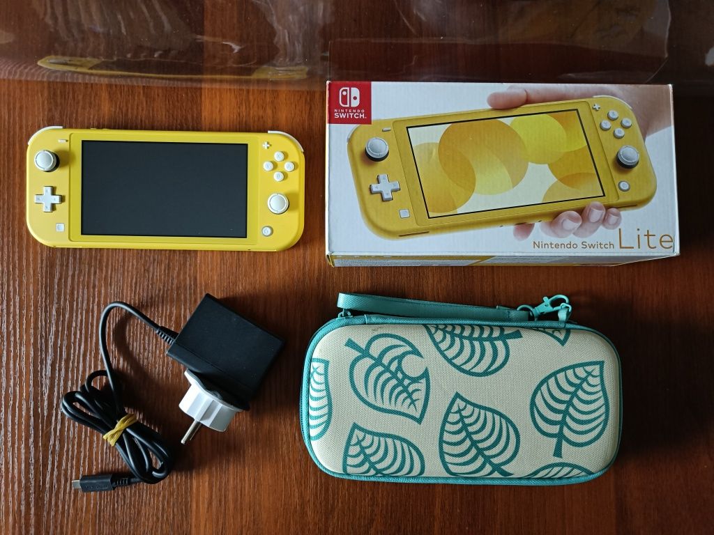 Nintendo switch lite + 55 игр!