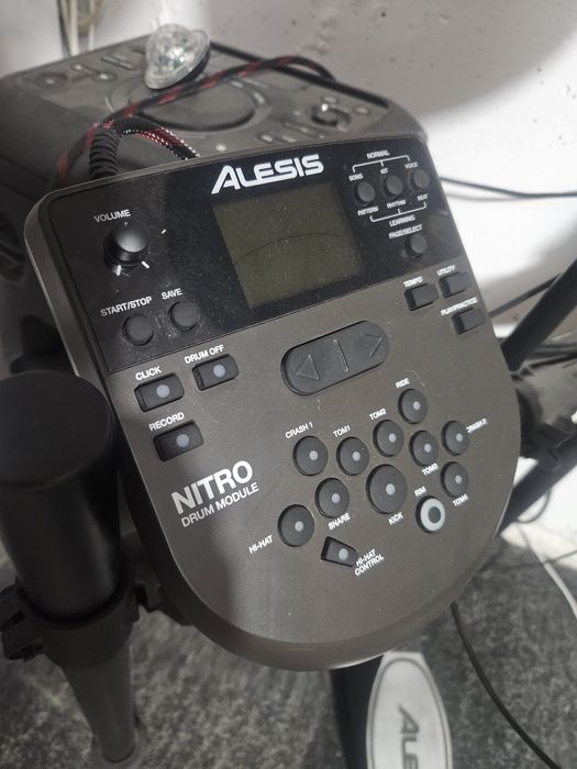 Set Tobe Electronice/Electrice Alesis Nitro Mesh Kit