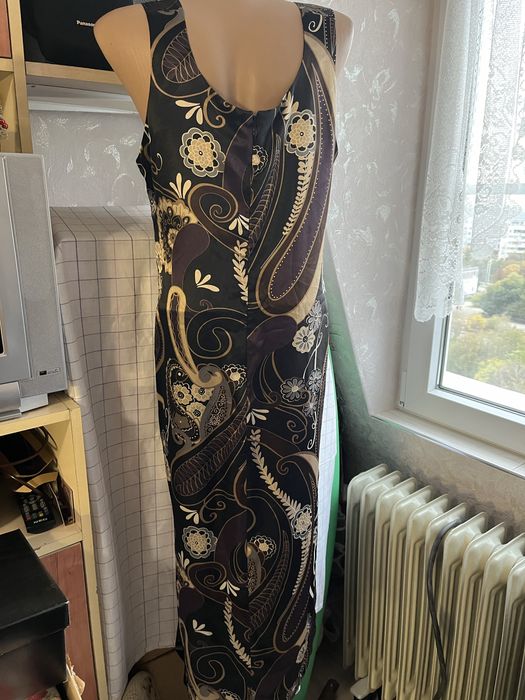 Рокля  от цветен сатен и  обувки