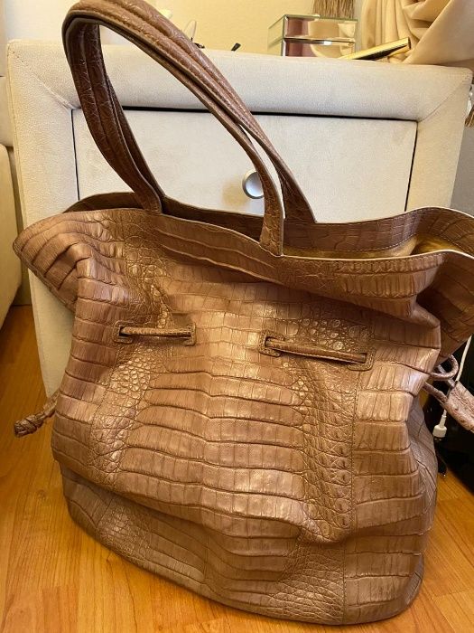 Модная сумка из крокодила Nancy Gonzalez