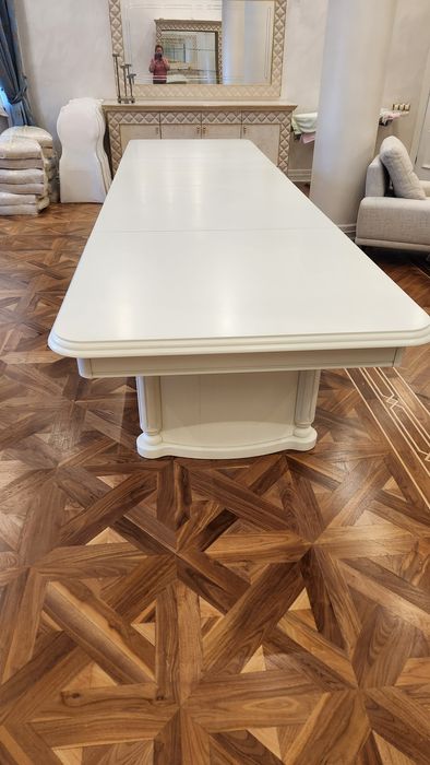 Продам стол производство Беларуссия дерево