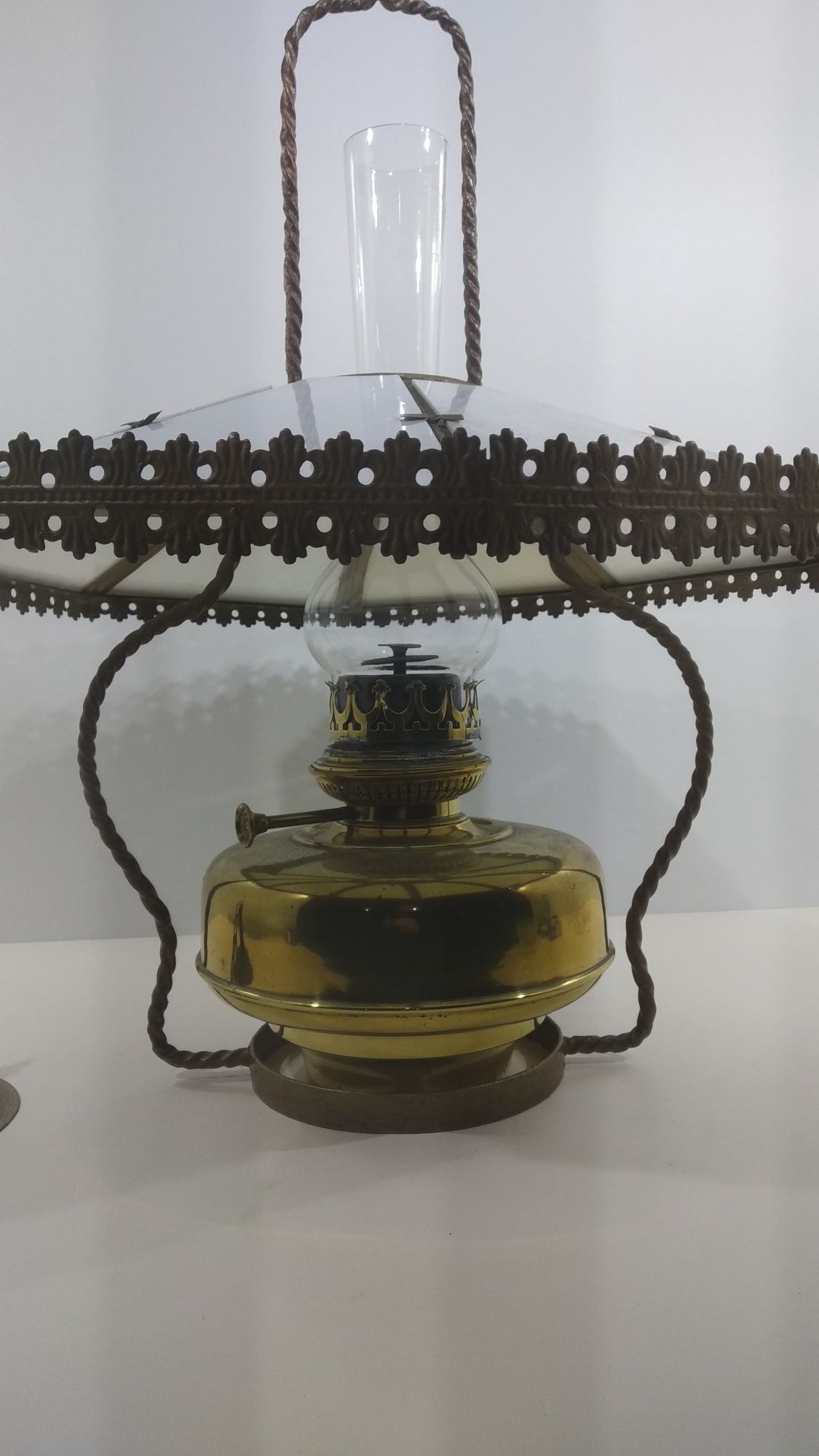 Уникална Антикварна бронзова газова лампа с шапка със стъкло.