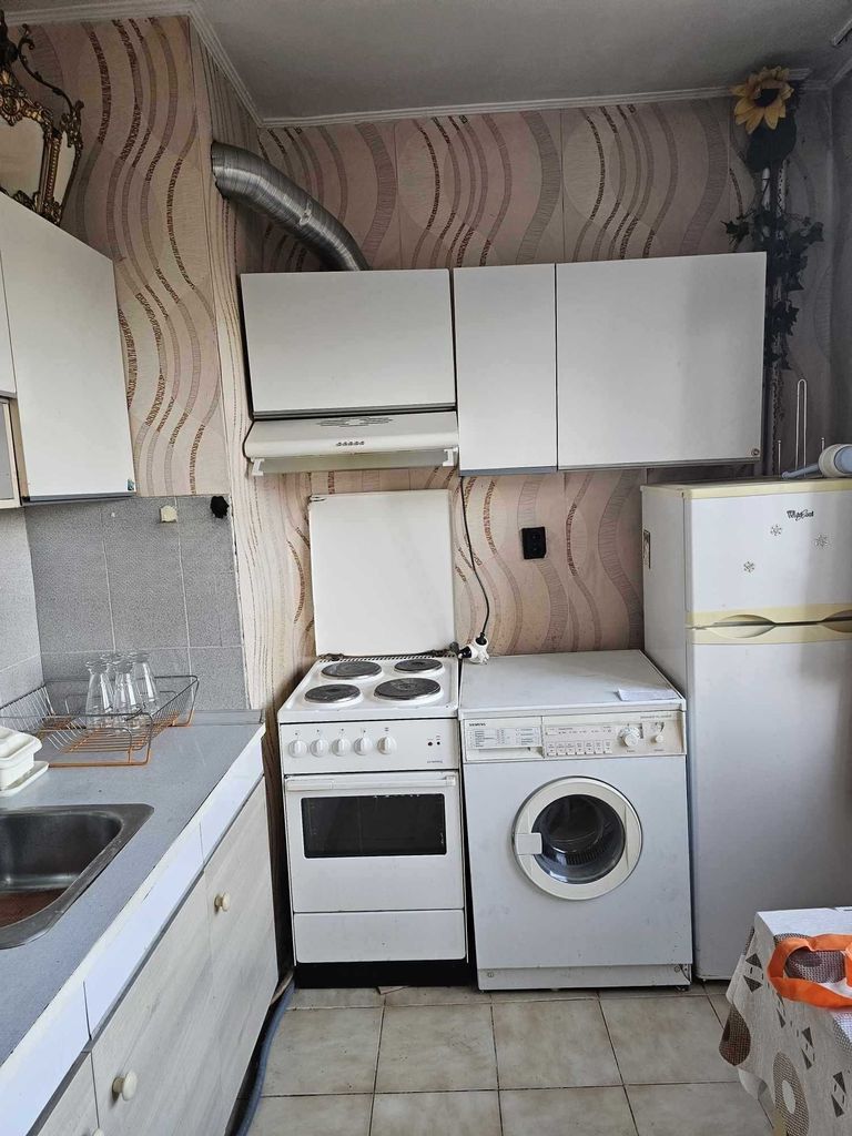 Дава се под наем Едностаен апартамент в София, Фондови жилища - 48 кв.м за 375 € - Снимка #2