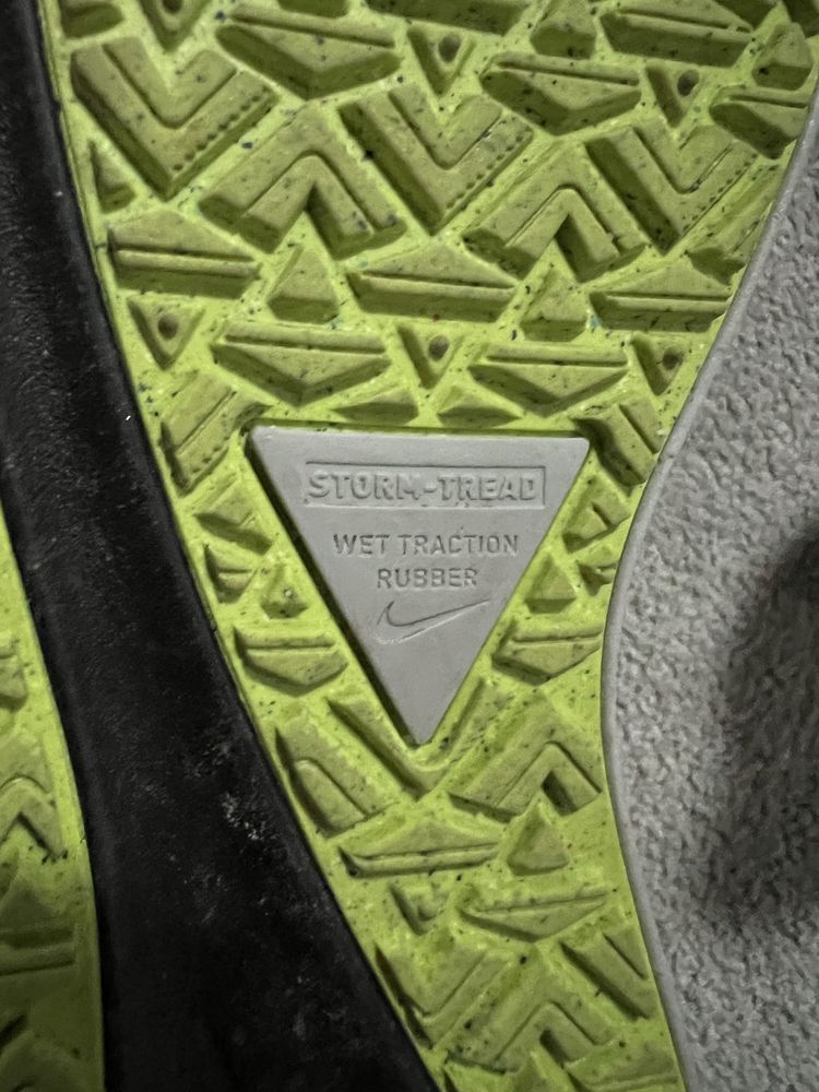 Nike Winflo 9 Shield