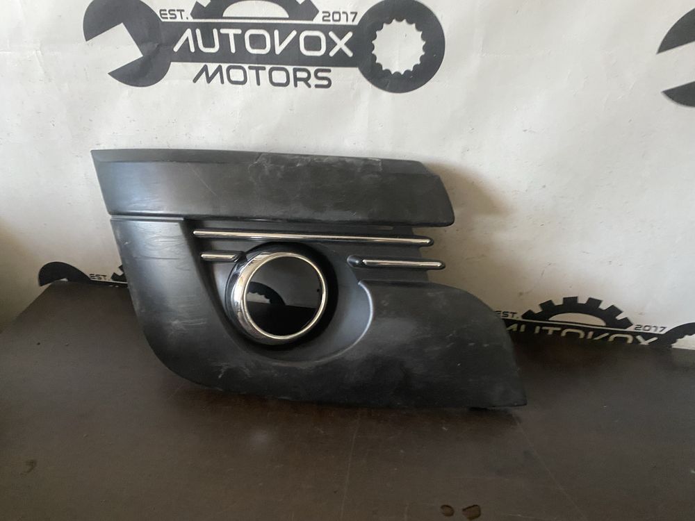 Grila proiector dreapta Peugeot 3008 an 2009-2013