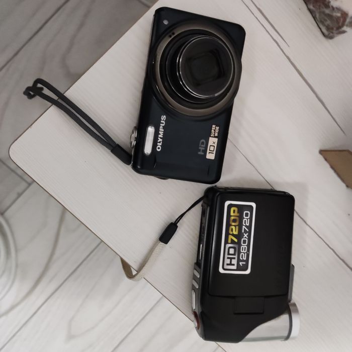 Продават се двата за една цена