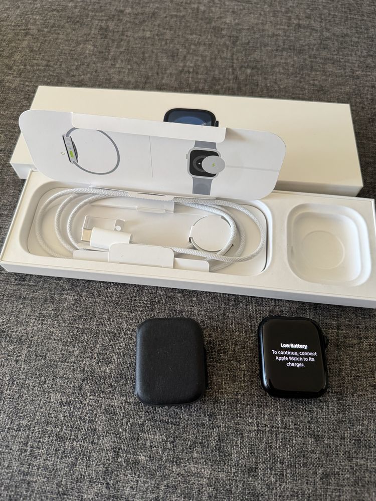 Apple Watch Series 9 (45mm, Midnight, AI M/L, GPS)