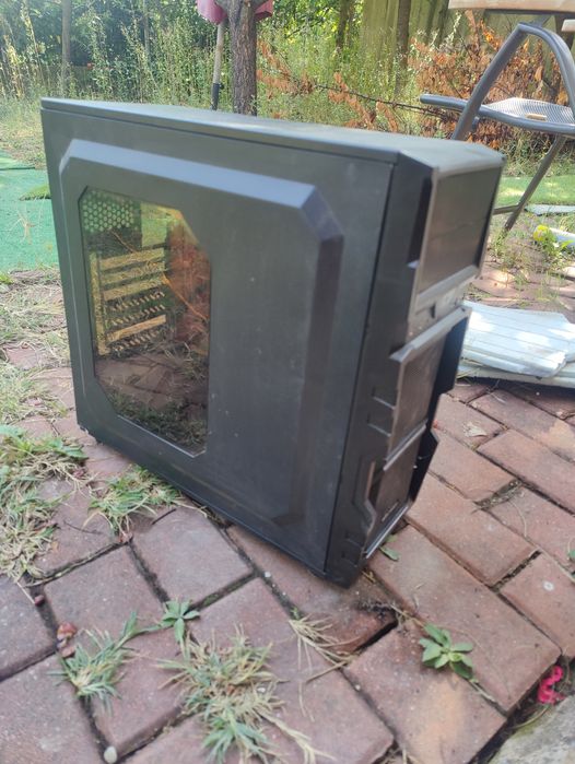 Carcasa unitate PC partial cu sticlă