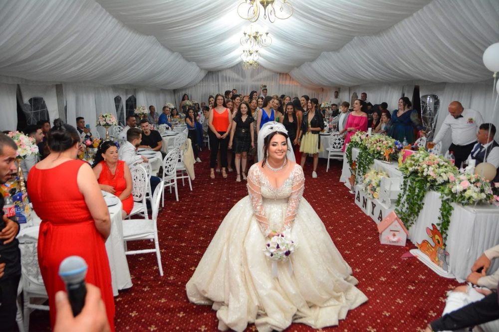 Vand rochie de mireasa