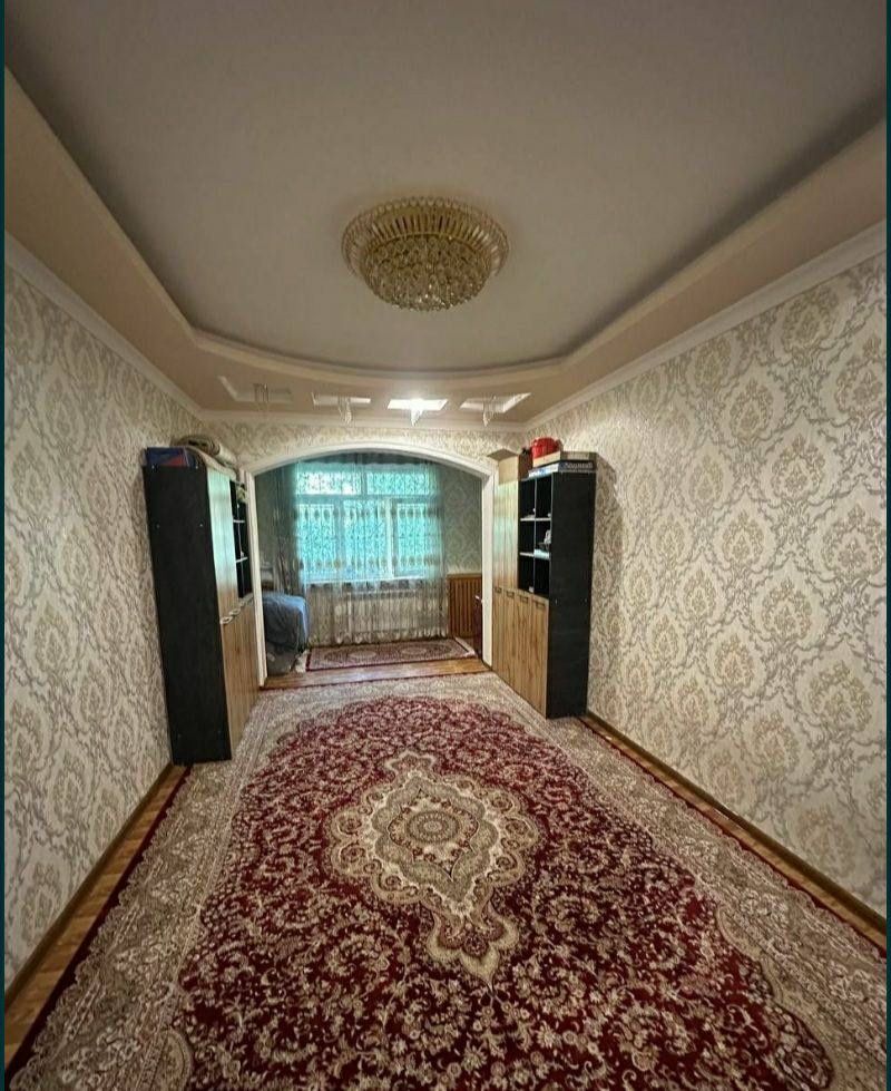 Три комнаты продам квартиру 67кв.м балкон 1,5/3 8й-квартал Чиланзар
