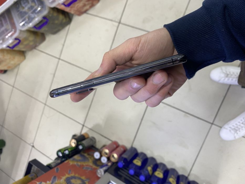 Iphone x srochna sotiladi