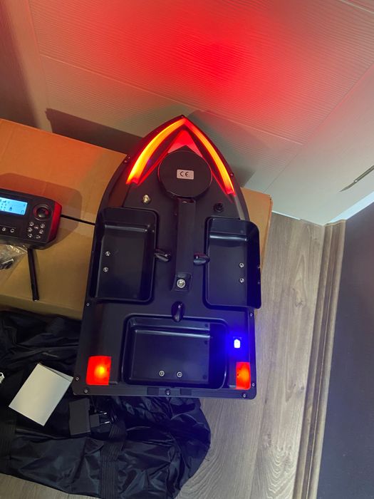 Лодка за захранка ZV06