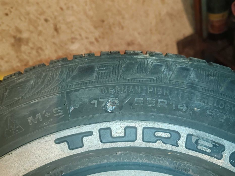 патерица/резервна гума  за Тойота ярис 14 цола