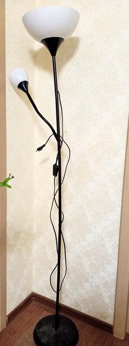 Продам торшер в хорошем состоянии