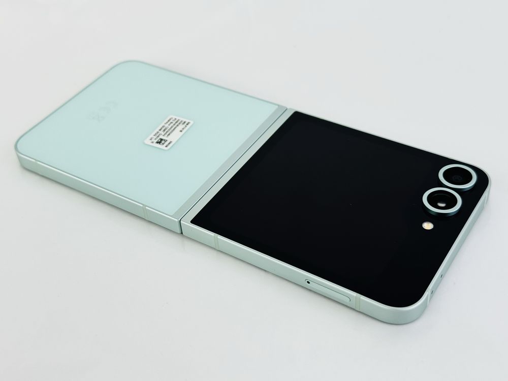 Samsung Galaxy Z Flip 6 5G 256GB 12RAM Mint Перфектен! Гаранция!