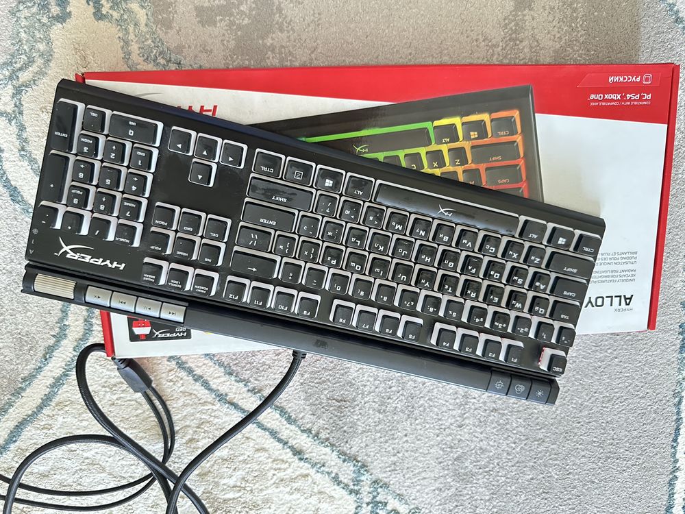 Продам игровую клавиатуру, в отличном состоянии!