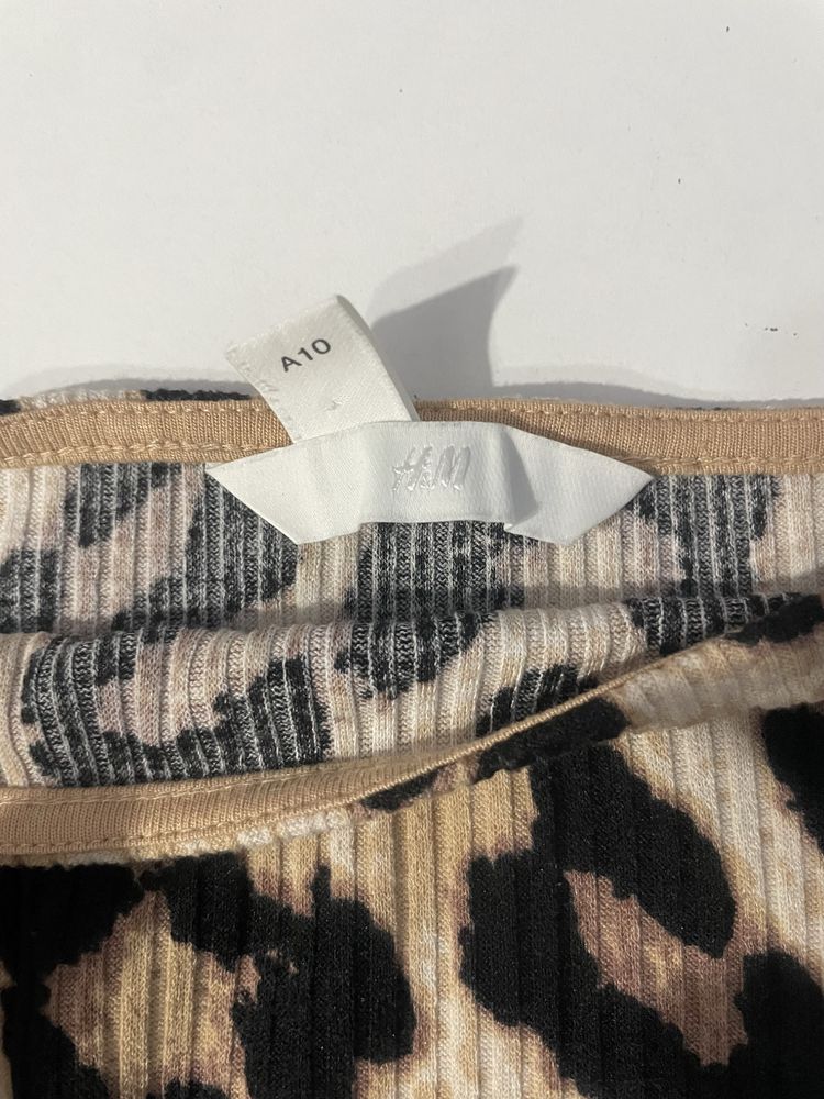 y2k crop top leopard print тениски размери M и S