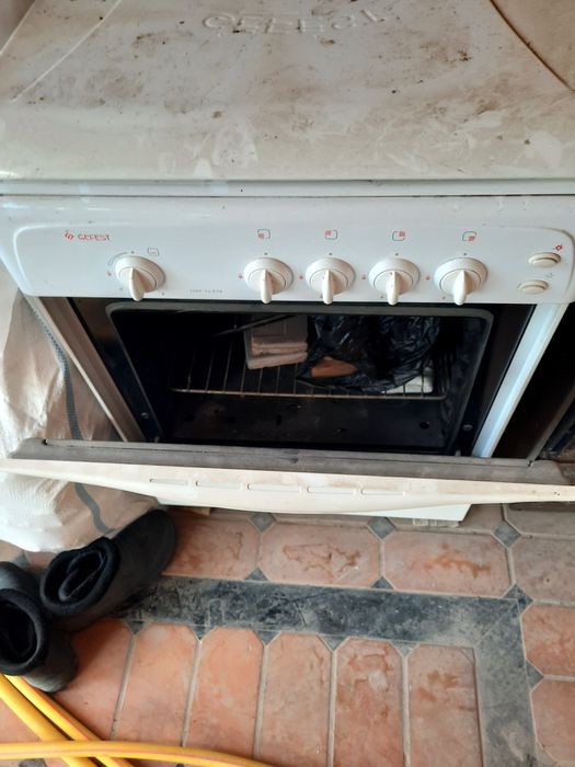 Gaz plita sotiladi