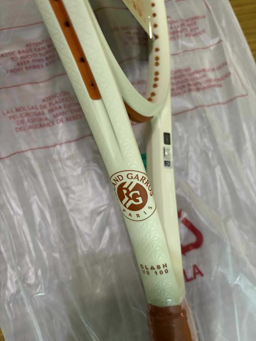 Нова тенис ракета Wilson clash v3 100 Roland Garros