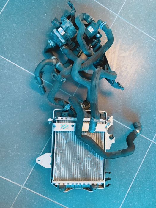Radiator auxiliar OEM Audi A8 S8 4h complet