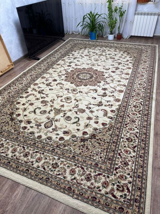 ковер 400х250. в хорошем состоянии