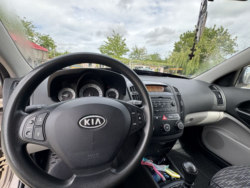 Vand kia ceed benzina