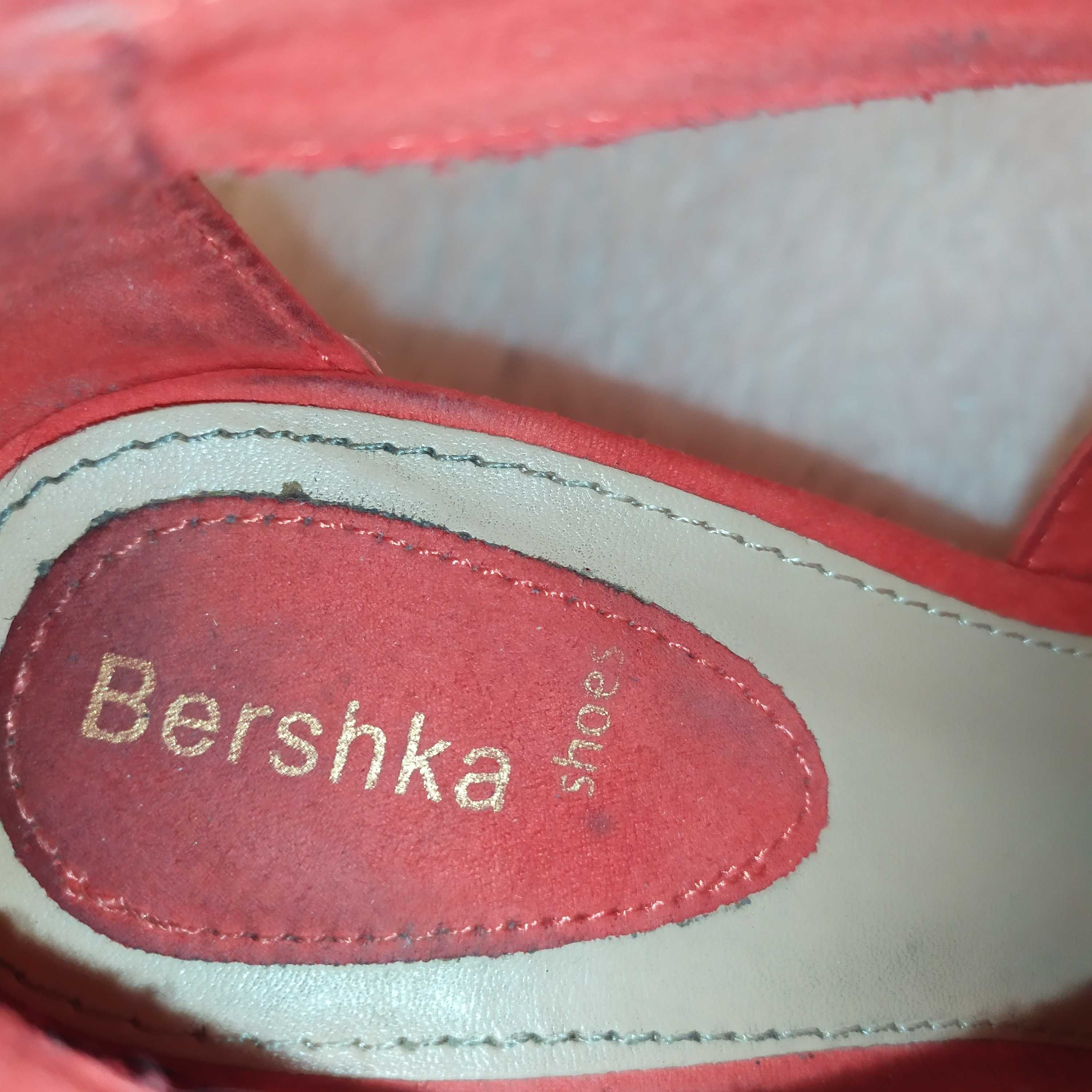 Босоножки туфли  красные, натуральная замша Bershka О1012