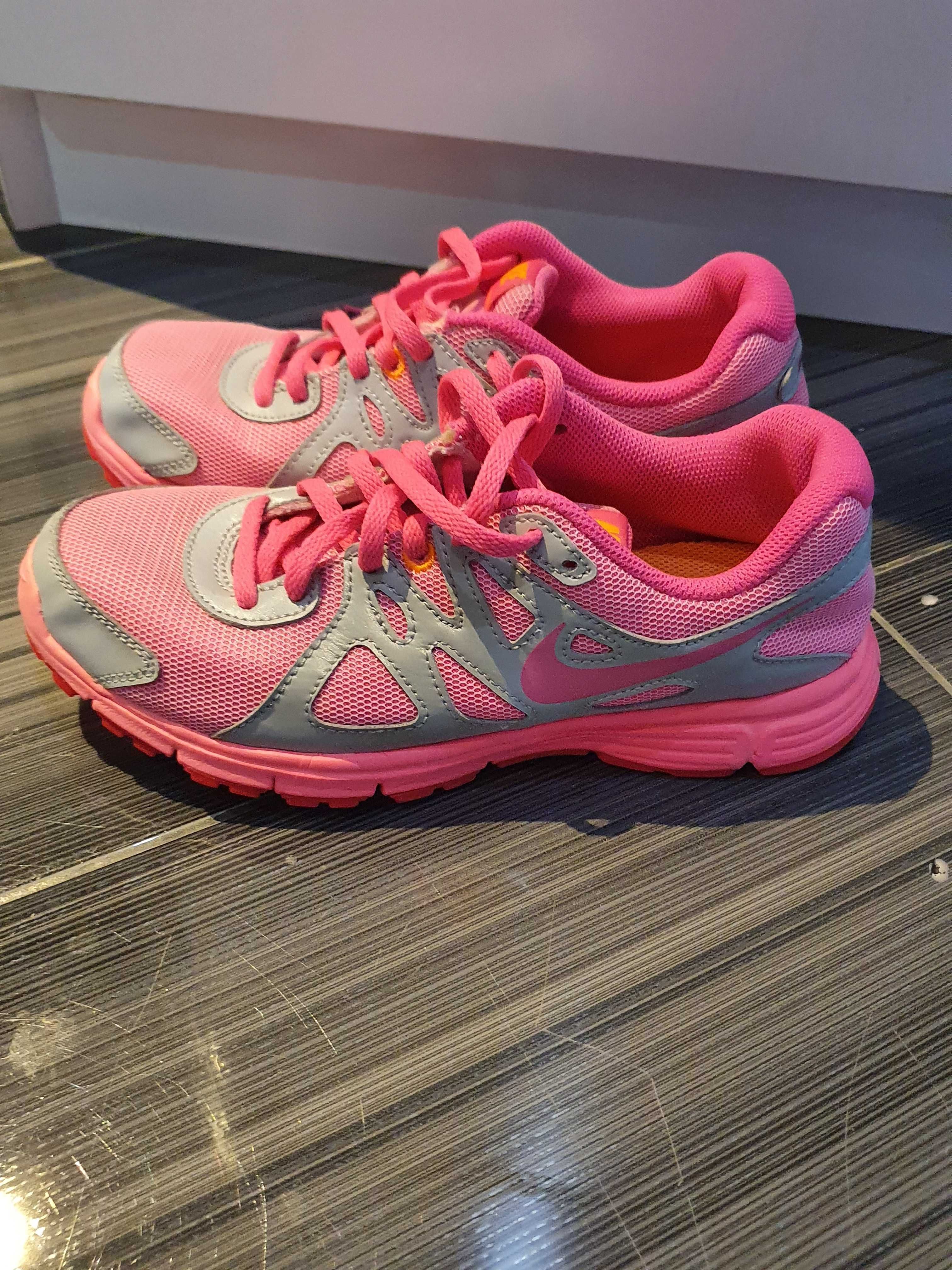 NIKE маратонки дамски