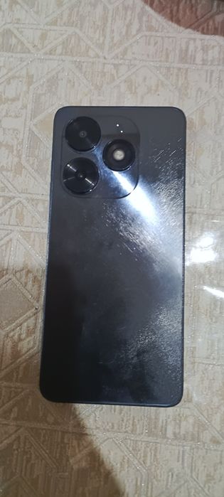 Techno Spark telefoni chetkiy sostoyaniya narxini kelishamiz